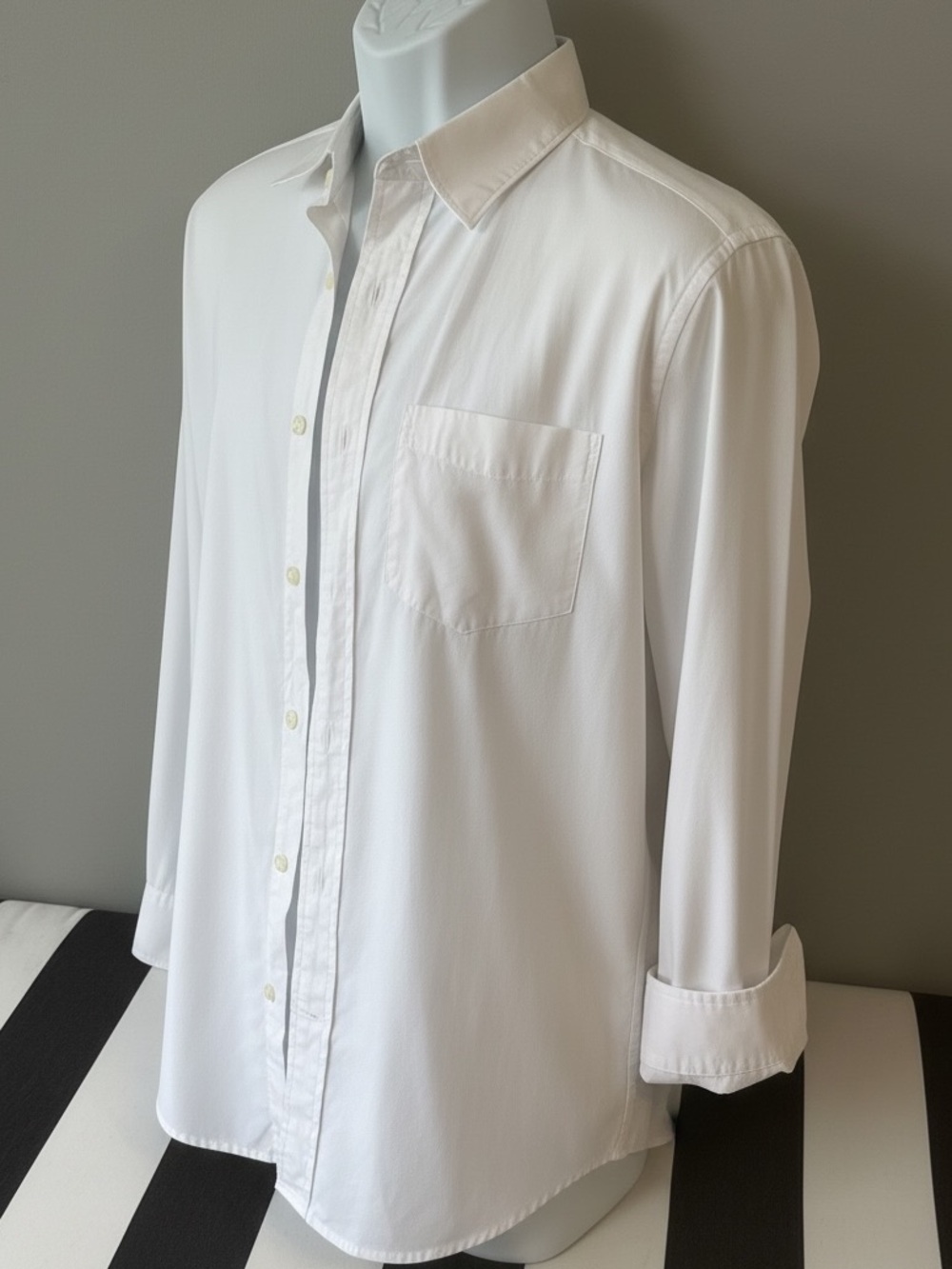 GAP White Long-Sleeve Classic Fit Button-Down Shirt 💯Cotton-Small - Picture 5 of 7
